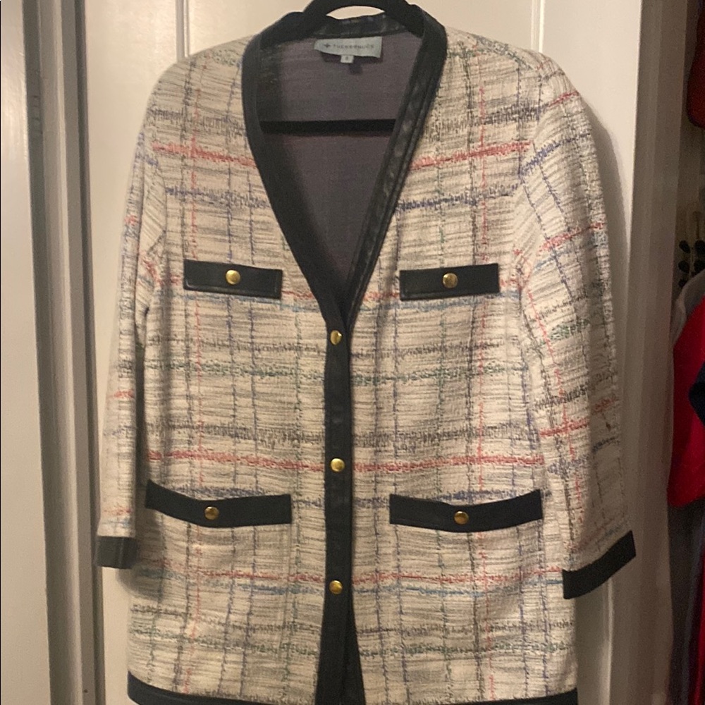 Chic TUCKERNUCK Women's Plaid Jacket with Black Accents